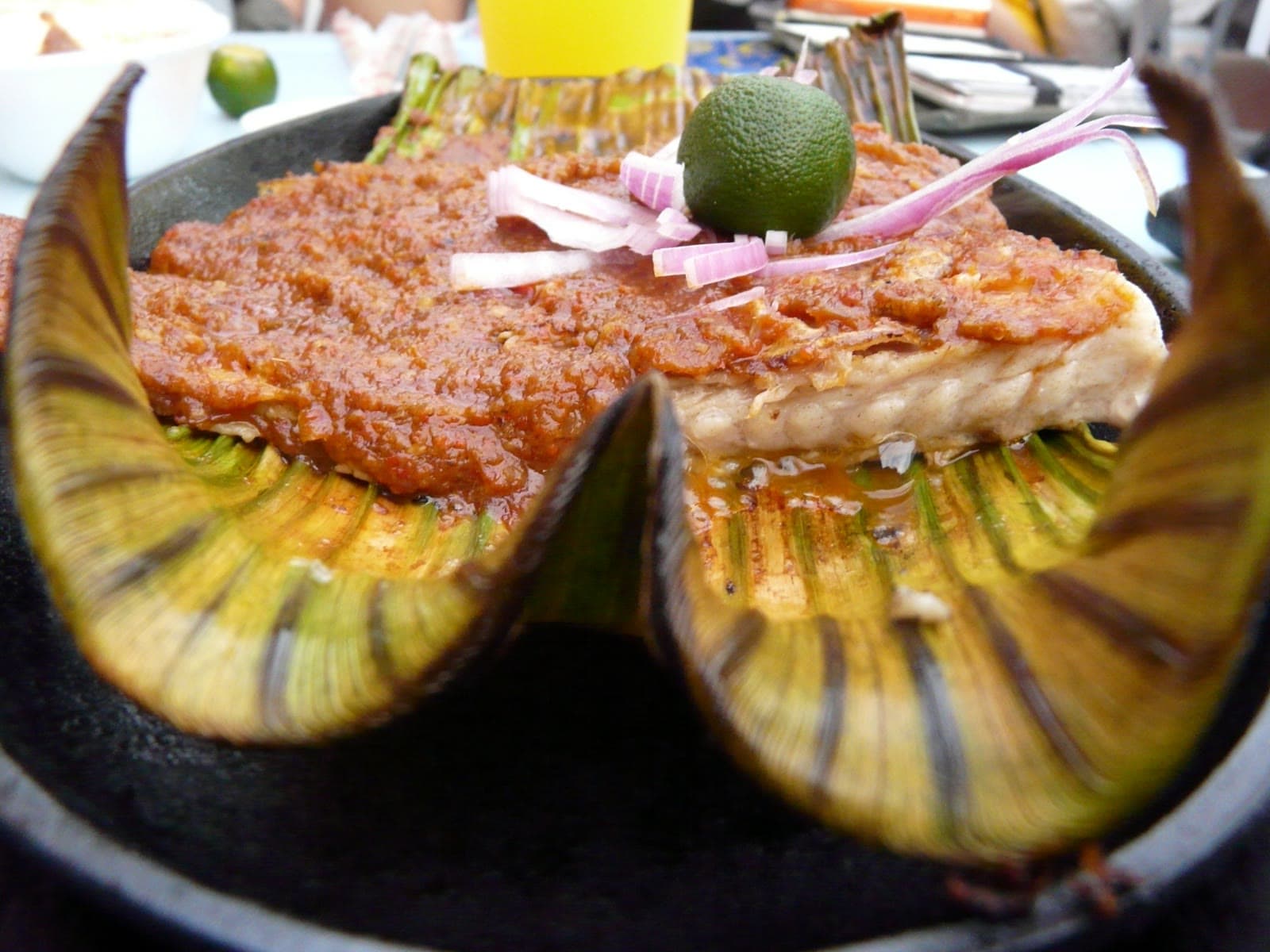 Grilled stingray served on a banana leaf
